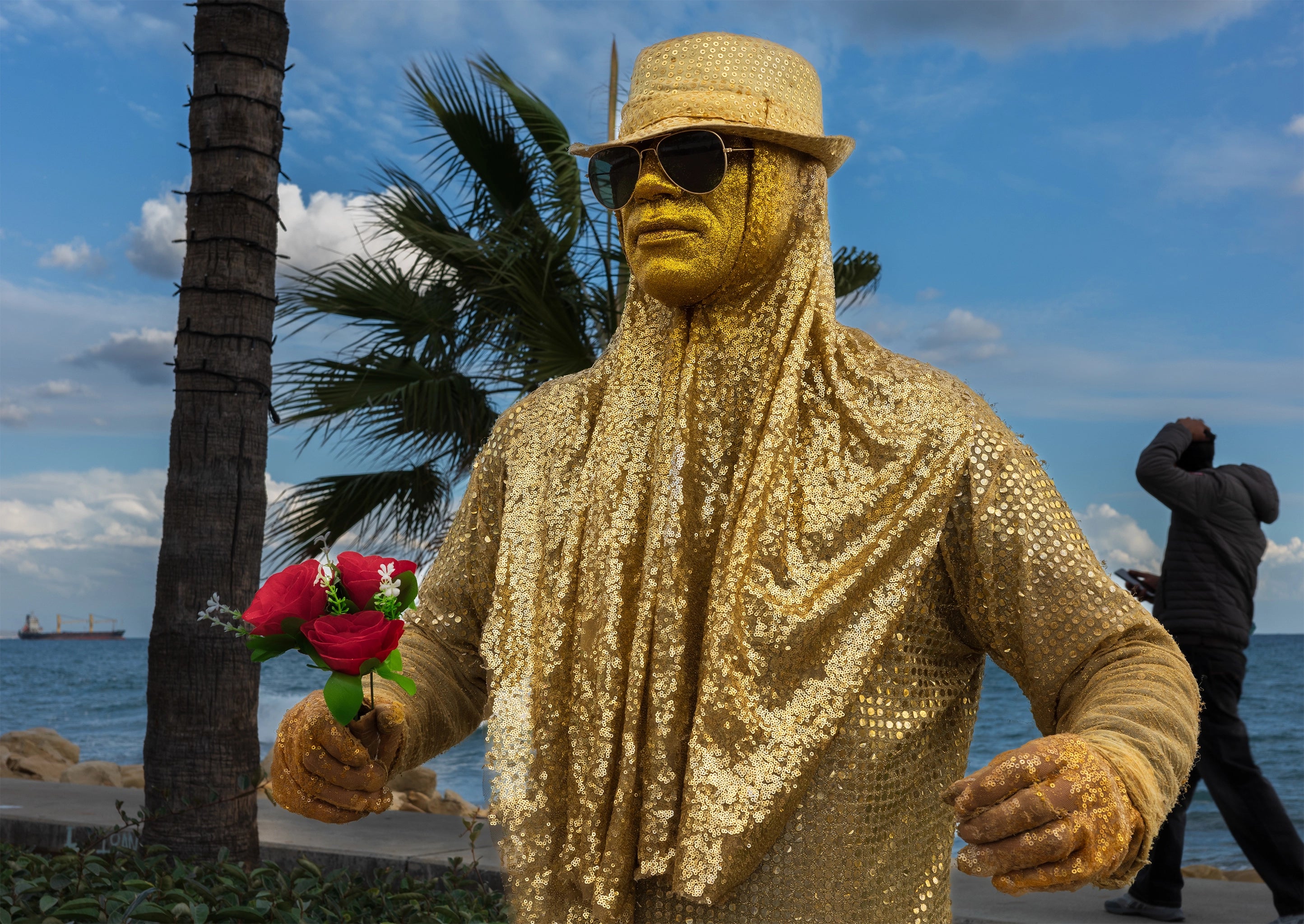 papadopavlos photography gold man flowers